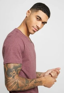 Prix Cassé Pier One T-shirt basique t-shirts & polos col en v homme -VêtementsElite Boutique 64636f97fa9041078d1ca47cf5e1738b