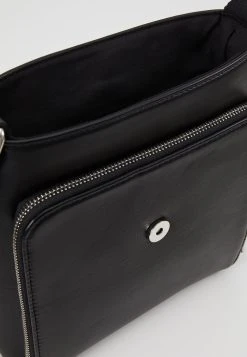 Pier One Sac bandoulière Promos sacs fermoir aimanté homme -VêtementsElite Boutique 64e3258d4b2e4b3b9dd81fdee0642ad6