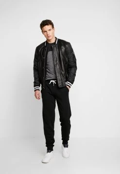 Pier One T-shirt imprimé Marchandise de première qualité t-shirts & polos col rond homme 8 Pier One T-shirt imprimé Marchandise de première qualité t-shirts & polos col rond homme -VêtementsElite Boutique 65ff49a32396455bb37660efcfa58717