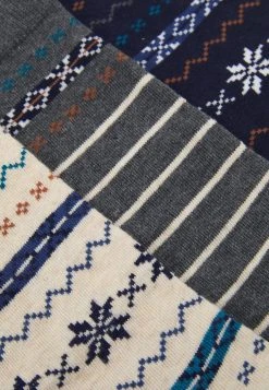 Pier One 3 PACK - Chaussettes Pas Cher sous-vêtements rayures homme -VêtementsElite Boutique 6870f4ec770d4f299eef09fd2b4bbe6a