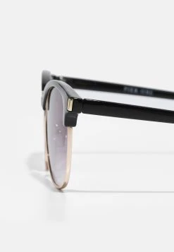 Pier One Soldes CHAIN UNISEX SET - Lunettes de soleil trapèze -VêtementsElite Boutique 69d160041a5b44e8894715534e1b53b0