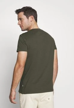 Pier One Prix Gelé T-shirt basique t-shirts col tunisien homme -VêtementsElite Boutique 6c48bec1325940fb840ab430141d7af1