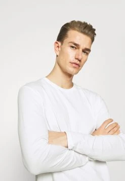 Pier One 3 PACK - T-shirt à manches longues Qualité Supérieure t-shirts col rond homme 17 Pier One 3 PACK - T-shirt à manches longues Qualité Supérieure t-shirts col rond homme -VêtementsElite Boutique 6f9a8b5c3b4f43f4b9bc91200799655e