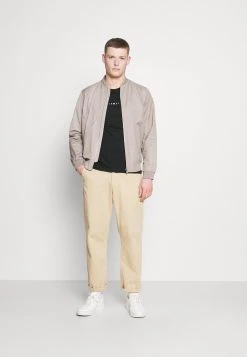 Pier One Prix Compétitif T-shirt imprimé t-shirts col rond homme -VêtementsElite Boutique 6fe4b8bb03c142069b7d078c2853e2e2