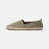 Pier One Prix Favorable RENA ESPADRILLE UNISEX - Espadrilles chaussures basses rond