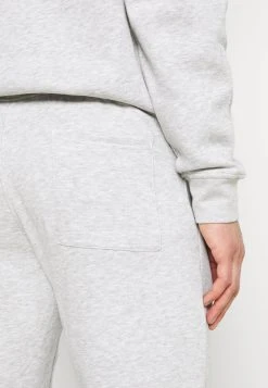 Réduction Pier One 2 PACK - Pantalon de survêtement pantalons normale homme -VêtementsElite Boutique 737d28e17a324ecc9e683cebbda75492