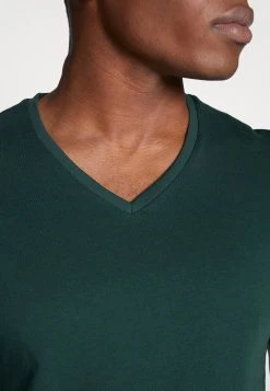 Pier One Prix Équitable 3 PACK - T-shirt basique t-shirts col en v homme 14 Pier One Prix Équitable 3 PACK - T-shirt basique t-shirts col en v homme -VêtementsElite Boutique 75d8e7abd9c649fe8ff382e42bf08591