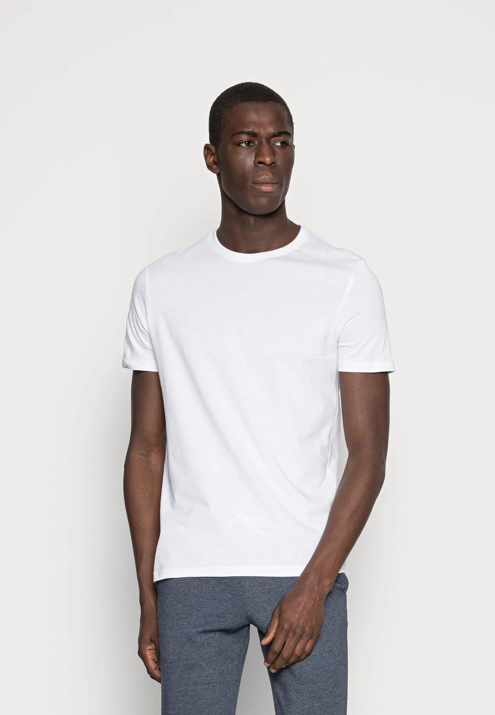 Meilleur Prix Garanti Pier One 3 PACK - T-shirt basique t-shirts col rond homme 4 Meilleur Prix Garanti Pier One 3 PACK - T-shirt basique t-shirts col rond homme – Image 2