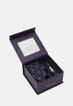 Pier One CHRISTMAS GIFT SET - Cravate Qualité Garantie cravates et nœuds papillon homme homme -VêtementsElite Boutique 7b02a22f798e4e0d84d708b873256ce2
