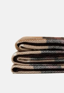 Pier One UNISEX - Écharpe Prix Équitable foulards et écharpes carreaux -VêtementsElite Boutique 7bd7bb8a7cf34fd9b39e0d1180642024