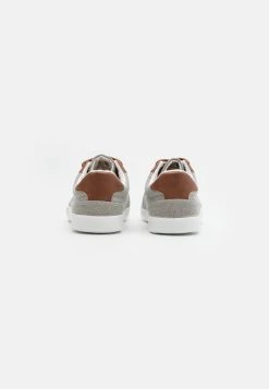 Pier One UNISEX - Baskets basses Prix Malin baskets & sneakers rond 16 Pier One UNISEX - Baskets basses Prix Malin baskets & sneakers rond -VêtementsElite Boutique 7c4e08796d2149fc9365f67598b7eb4f