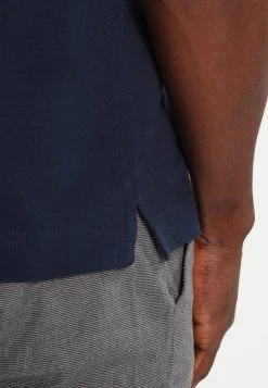 Pier One Prix d’Amis Polo t-shirts & polos col polo homme -VêtementsElite Boutique 7e29fe7ac7f84e91811ed3c3fea6ecea