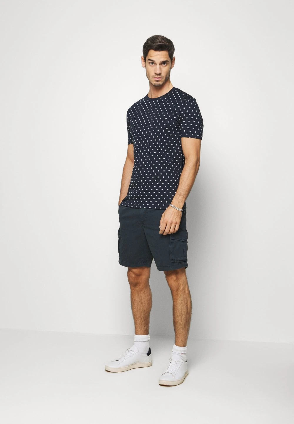 Pier One 3 PACK - T-shirt imprimé Soldes En Ligne t-shirts & polos col rond homme 4 Pier One 3 PACK - T-shirt imprimé Soldes En Ligne t-shirts & polos col rond homme – Image 2