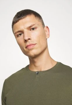 Soldes En Ligne Pier One T-shirt basique t-shirts col rond homme 14 Soldes En Ligne Pier One T-shirt basique t-shirts col rond homme -VêtementsElite Boutique 8167b2224aaf451d83950f4fdb6e3f43