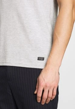 Pier One T-shirt basique Soldes t-shirts col en v homme 13 Pier One T-shirt basique Soldes t-shirts col en v homme -VêtementsElite Boutique 830be4d281aa4b0dac1488331ee88bd4