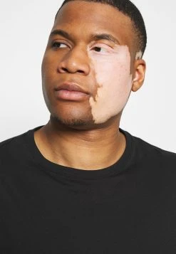 Prix Accessible Pier One 5 PACK - T-shirt basique t-shirts col rond homme -VêtementsElite Boutique 84331201d7ad4f91891897025b57fc5e