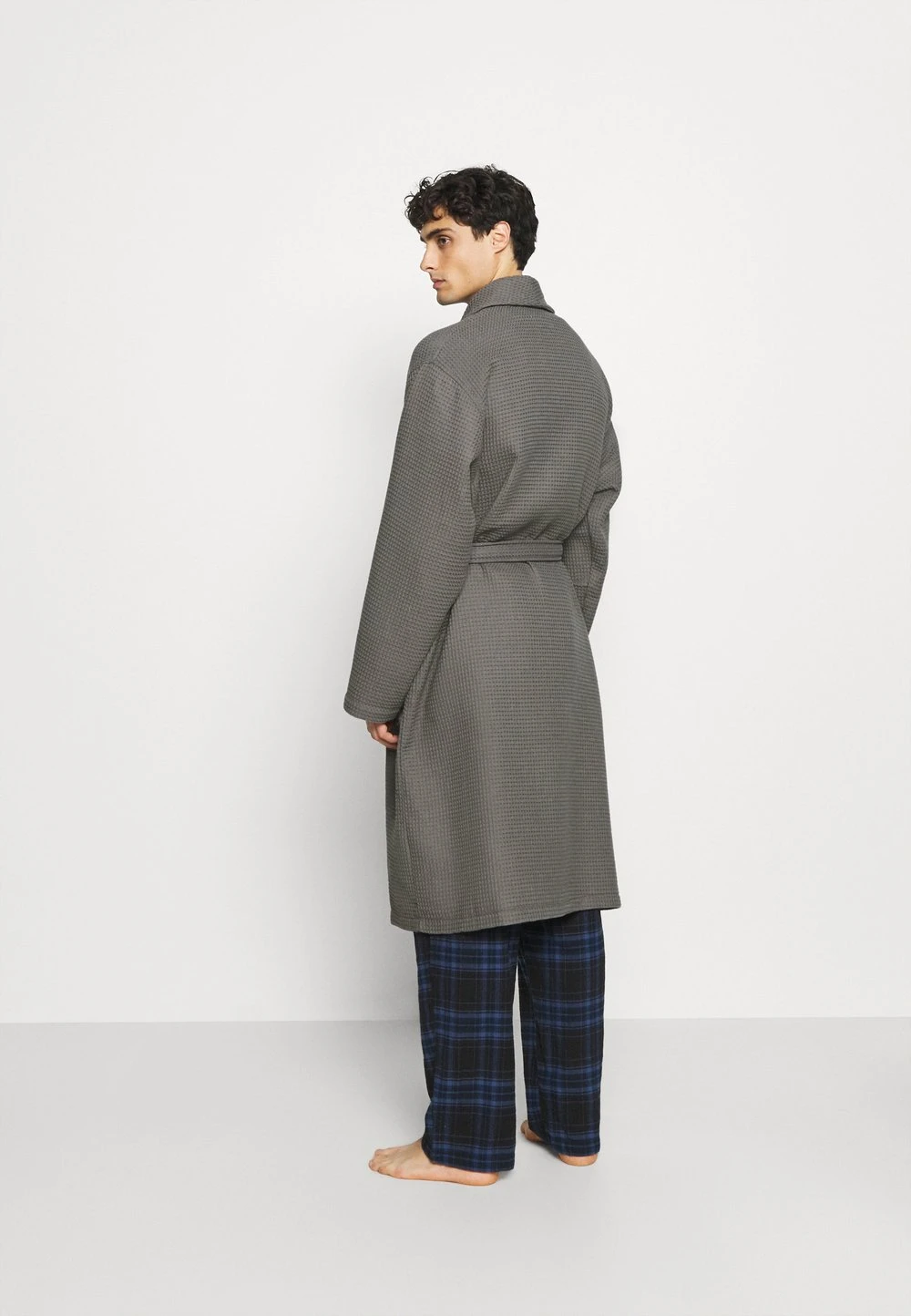 Pier One Discount En Ligne Peignoir sous-vêtements & chaussettes col châle homme 5 Pier One Discount En Ligne Peignoir sous-vêtements & chaussettes col châle homme – Image 3