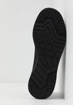 Prix Ourlé Pier One Baskets basses sneakers rond homme -VêtementsElite Boutique 889049996bff44b7b4068f2e7561e31d