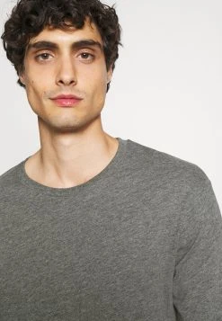 Pier One Pyjama Prix Affortable pyjamas normale homme 18 Pier One Pyjama Prix Affortable pyjamas normale homme -VêtementsElite Boutique 8eca8468bd0549f38d542e8d800d8311