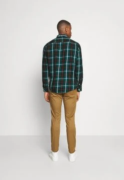 Se Vend Bas Prix Pier One Chemise chemises col &agrave; boutons homme -VêtementsElite Boutique 8f4dee2cb9574e52b01ec5a39f5adc0f