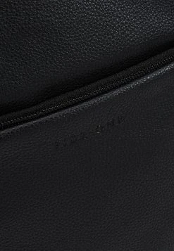 Pier One UNISEX - Sac à dos Rabais sacs poche pour pc portable 15 pouces -VêtementsElite Boutique 962c8fb156a54fb0a4c3680a998e03ef