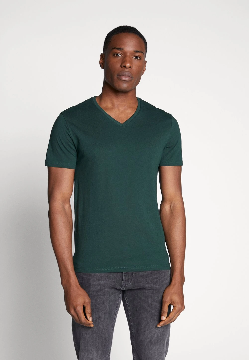 Pier One Prix Équitable 3 PACK - T-shirt basique t-shirts col en v homme 5 Pier One Prix Équitable 3 PACK - T-shirt basique t-shirts col en v homme – Image 3