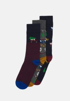 Pier One 3 PACK - Chaussettes Pas Cher sous-vêtements rayures homme -VêtementsElite Boutique 9821a765a8af47f2bf5066ccebdd926a 1