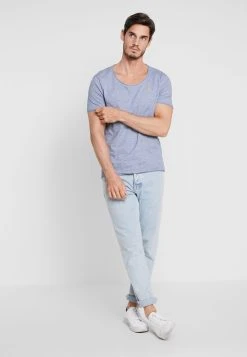 Pier One T-shirt imprimé Prix d’Amis t-shirts encolure large ronde homme -VêtementsElite Boutique 991814532baa419084d67119a8ad8224