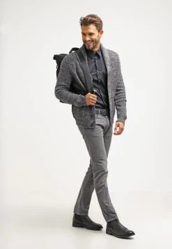 Pier One Prix Avantageux Gilet pulls & gilets col châle homme -VêtementsElite Boutique 9a088d2c532449e899aaa7f8f07949a5