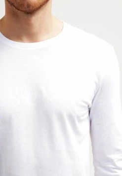 Prix Sacrifiés Pier One T-shirt à manches longues t-shirts col rond homme -VêtementsElite Boutique 9b66f1de3ccf468bbba1f95c27c915e5