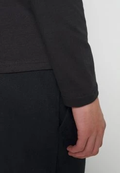 Pier One Prix Gelé 5 PACK - T-shirt à manches longues t-shirts & polos col rond homme 18 Pier One Prix Gelé 5 PACK - T-shirt à manches longues t-shirts & polos col rond homme -VêtementsElite Boutique 9c999edfb4784781b9b45e88c2578460