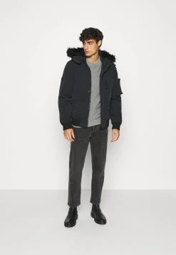 Pier One Pullover Vendre pulls et gilets col rond homme -VêtementsElite Boutique 9ed3861e75834da18309ccd0c8c707cf