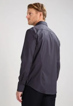 Pier One Chemise classique Prix Aimable costumes col kent homme -VêtementsElite Boutique 9fad9facc9224179b76cc931138c380e