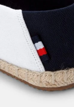 Pier One Espadrilles Soldes chaussures basses rond unisex -VêtementsElite Boutique a179fcff0fc649dd997161588d96d0d4