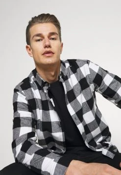 Pier One T-shirt imprimé Assurance De l’Authenticité t-shirts col rond homme -VêtementsElite Boutique a4d670458d814286a0f9a4d484a2d97c