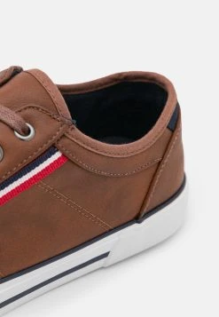 Prix Jamais Vus Pier One Baskets basses sneakers rond homme 14 Prix Jamais Vus Pier One Baskets basses sneakers rond homme -VêtementsElite Boutique a643fc36888743848a3555692552e8b2