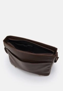 Pier One Assurance De l’Authenticité Sac bandoulière sacs compartiment pour pc portable homme -VêtementsElite Boutique a6f2337217384e7fb40de755f9cdd4cf