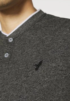 Pier One Polo excellente qualité t-shirts col tunisien homme 14 Pier One Polo excellente qualité t-shirts col tunisien homme -VêtementsElite Boutique a7605f7268594363bb4d9dc2711e1d4b