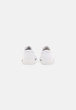 Prix Malin Pier One UNISEX - Baskets basses sneakers rond 11 Prix Malin Pier One UNISEX - Baskets basses sneakers rond -VêtementsElite Boutique a8065c4a37f4401bbe8ab18d64e55519