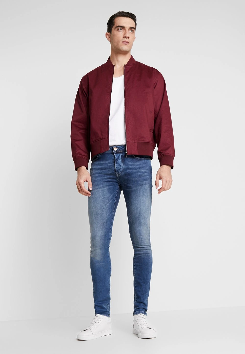 Qualité Garantie Pier One T-shirt basique t-shirts col en v profond homme 4 Qualité Garantie Pier One T-shirt basique t-shirts col en v profond homme – Image 2