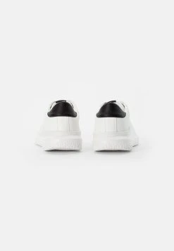 Pier One Baskets basses Bon Rapport Coût-Efficacité baskets & sneakers rond unisex -VêtementsElite Boutique adf1948d4f9c4731b61adb2889805b33