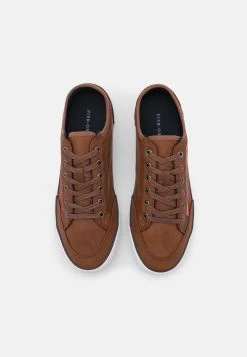 Prix Jamais Vus Pier One Baskets basses sneakers rond homme 12 Prix Jamais Vus Pier One Baskets basses sneakers rond homme -VêtementsElite Boutique af3e2a368a8148559f0db2acf0436661