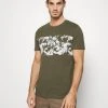 Pier One T-shirt imprimé Prix Aimable t-shirts col rond homme -VêtementsElite Boutique afdc0602b7da493fb522fa08ebd7c803