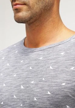 Pier One T-shirt imprimé Prix Cassé t-shirts col rond homme -VêtementsElite Boutique afdca82575f7457bb5c6cb21c40e9764