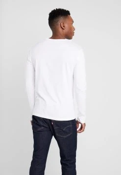 Pier One T-shirt à manches longues Vendre t-shirts col rond homme 13 Pier One T-shirt à manches longues Vendre t-shirts col rond homme -VêtementsElite Boutique b2c53e1239ce4cbb97e2f4dd1a88ae6b