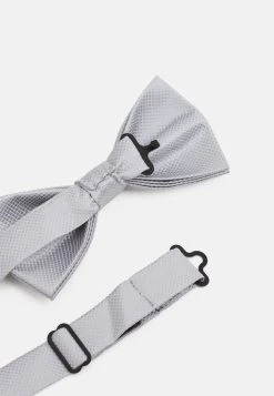 Prix Réduit Pier One Noeud papillon cravates et accessoires de costume carreaux homme -VêtementsElite Boutique b36656c871974b67aa5df090d5f81df6