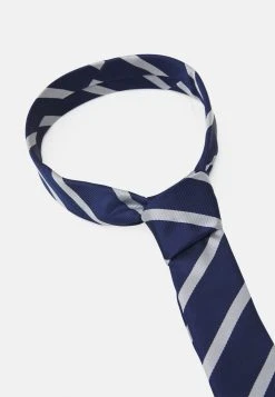 Rabais Pier One 2 PACK - Cravate cravates et accessoires de costume homme homme 12 Rabais Pier One 2 PACK - Cravate cravates et accessoires de costume homme homme -VêtementsElite Boutique b6425e226d2241689b755ca6282b4798