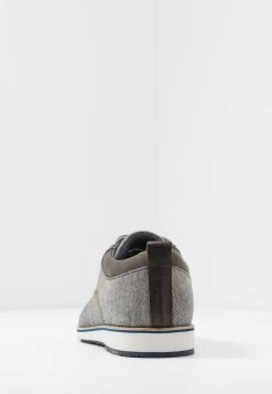 Pier One Chaussures à lacets Prix Ourlé derbies et richelieus rond homme 12 Pier One Chaussures à lacets Prix Ourlé derbies et richelieus rond homme -VêtementsElite Boutique b643615d4873463992cc5af33f8fe9f1