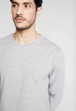 Qualité garantie 100% Pier One T-shirt à manches longues t-shirts col rond homme -VêtementsElite Boutique b6c7ae9ca5d84f0ca28a16d49e9d7d29