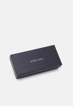 Pier One Qualité Excellente SET - Noeud papillon pochettes de costume carreaux homme -VêtementsElite Boutique b85593ca7a434bd2895cbf99cd6a87e4